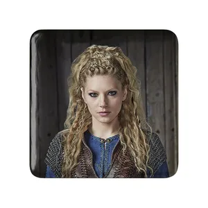 مگنت خندالو مدل لاگرتا سریال وایکینگ ها Vikings کد 29103