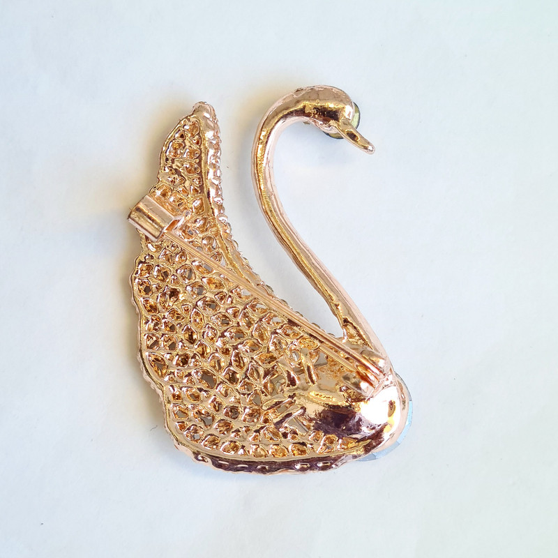 گل سینه زنانه مدل قو کد 8980