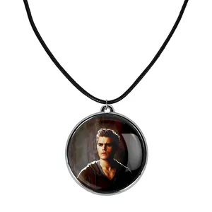 گردنبند خندالو مدل دیمون و استفان سالواتوره خاطرات یک خون آشام The Vampire Diaries کد 2025120249