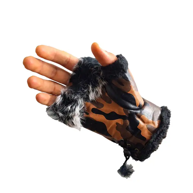 دستکش زنانه مدل نیم انگشتی خز دار چریکی رنگ قهوه ای