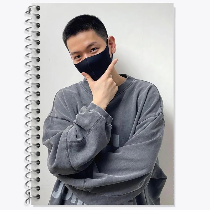 دفتر زبان 50 برگ خندالو مدل دو خط طرح بکهیون گروه اکسو EXO کد 16827