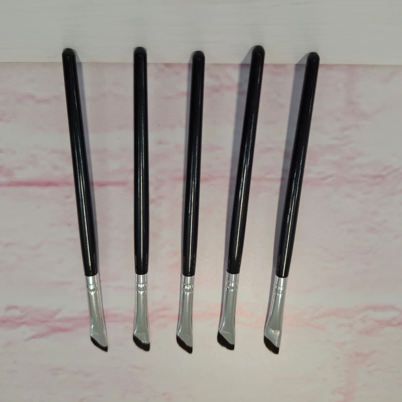 عکس شماره 2 : برس سایه ابرو مدل سر کج