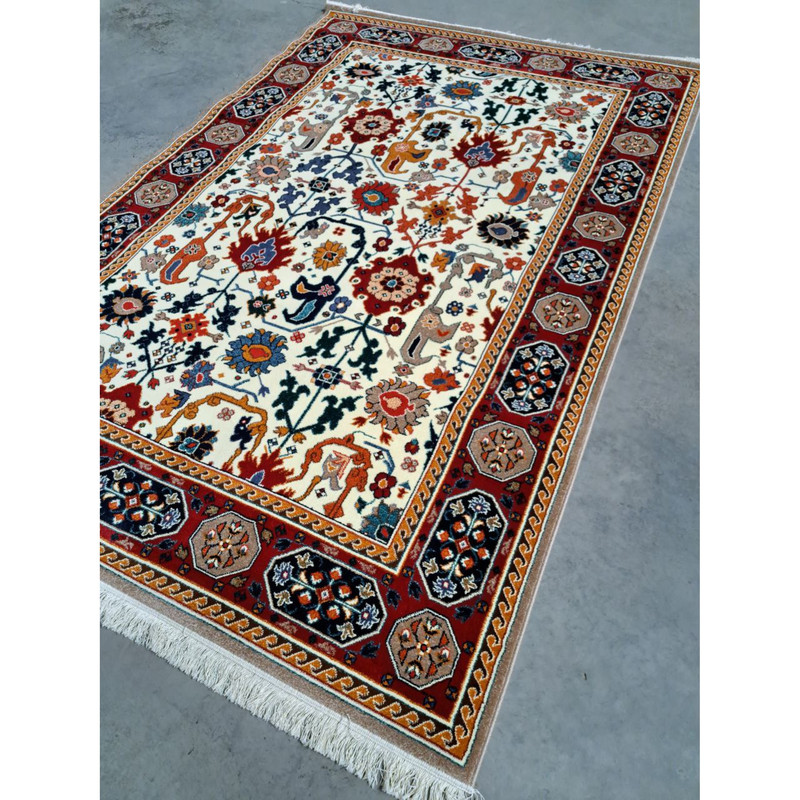 فرش ماشینی 320 شانه ستاره کویر یزد زمینه کرم وحاشیه بژ مدل شاهسون کدB-107 فرش ماشینی 320 شانه ستاره کویر یزد زمینه کرم وحاشیه بژ مدل شاهسون کدB-107