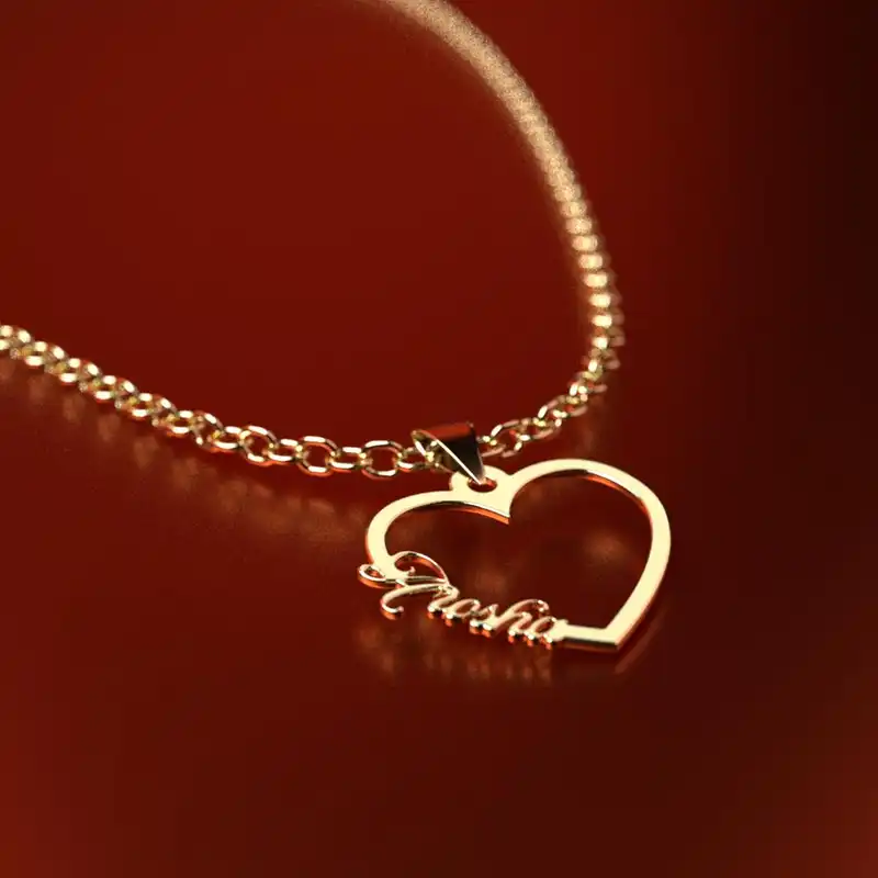 گردنبند طلا 18 عیار زنانه مدوپد مدل اسم آروشا arosha کد GBB13030 به همراه باکس گل رز جاویدان