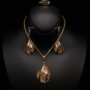 نیم ست طلا 18 عیار زنانه مدل 1EW791