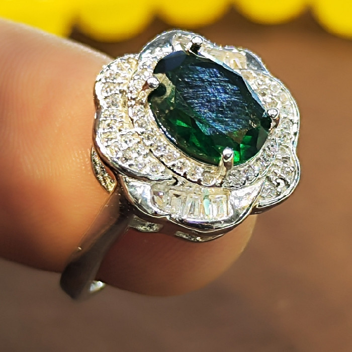 انگشتر نقره زنانه نقره جات بافندگان مدل سنگ زمرد کد 700