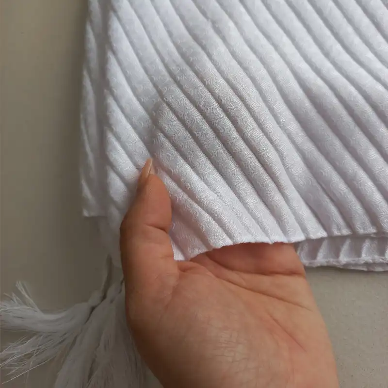 شال زنانه مدل نخی ساده پلیسه منگوله دار کد 137