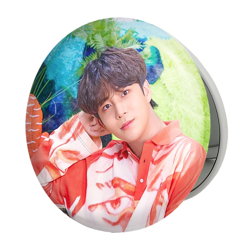 آینه جیبی خندالو طرح جونگهو گروه ایتیز ATEEZ مدل تاشو کد 12295 