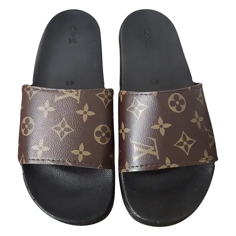 دمپایی زنانه مدل M&M کد R200