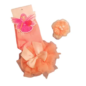 جوراب دخترانه مدل پاپیون‌دار به همراه گیره مو