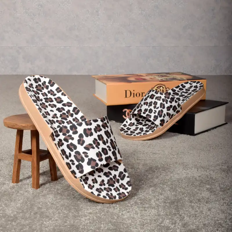 دمپایی زنانه پاپا مدل WH.2781