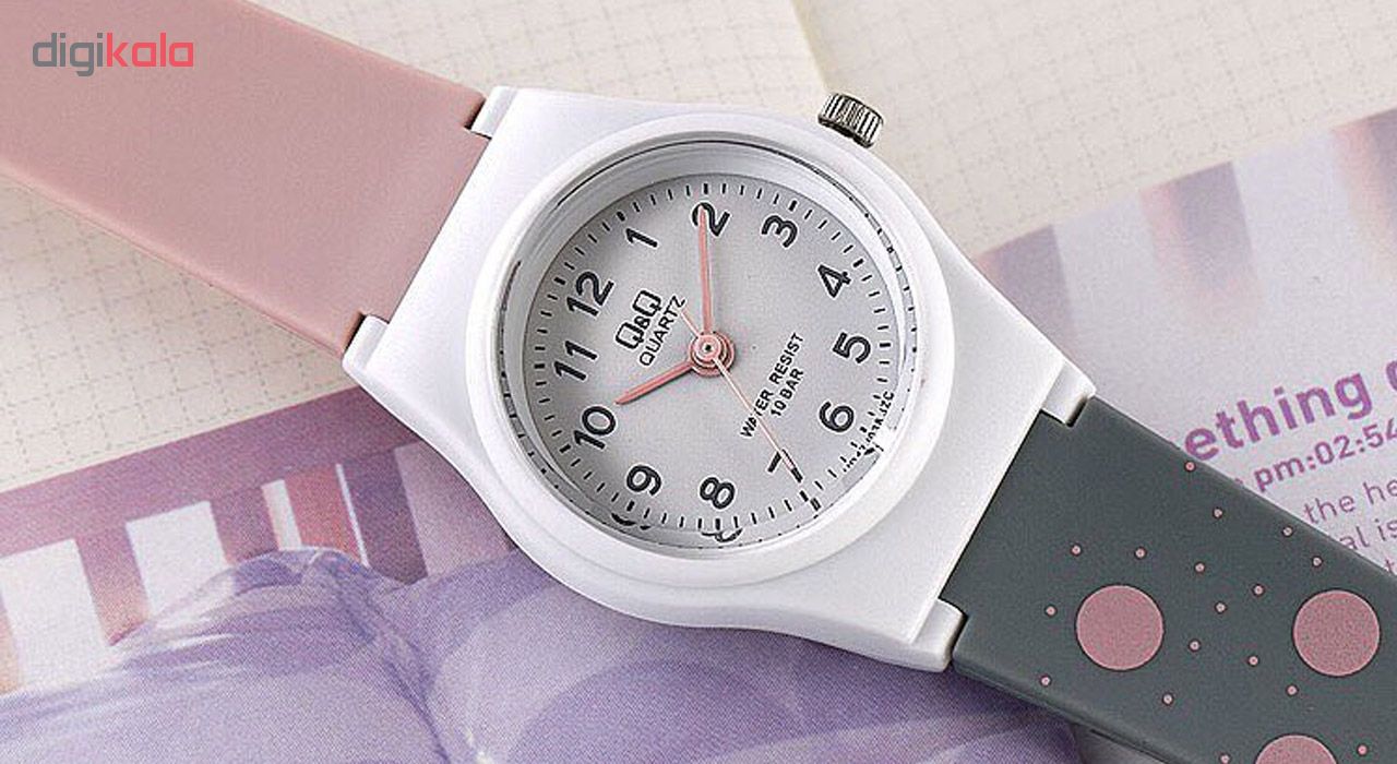 ساعت مچی عقربه ای بچگانه کیو اند کیو مدل vp47j038y به همراه دستمال مخصوص برند کلین واچ