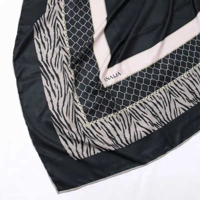 روسری زنانه مدل ابریشم توییل لاکچری طرح زبرا دور حاشیه کد ana-6015