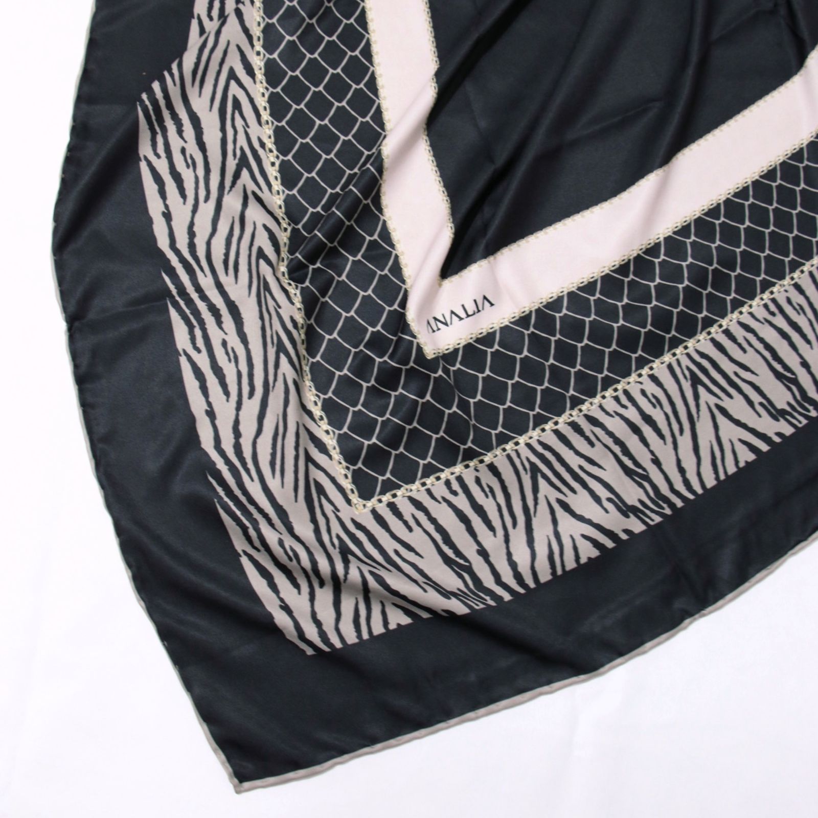 روسری زنانه مدل ابریشم توییل لاکچری طرح زبرا دور حاشیه کد ana-6015 -  - 3