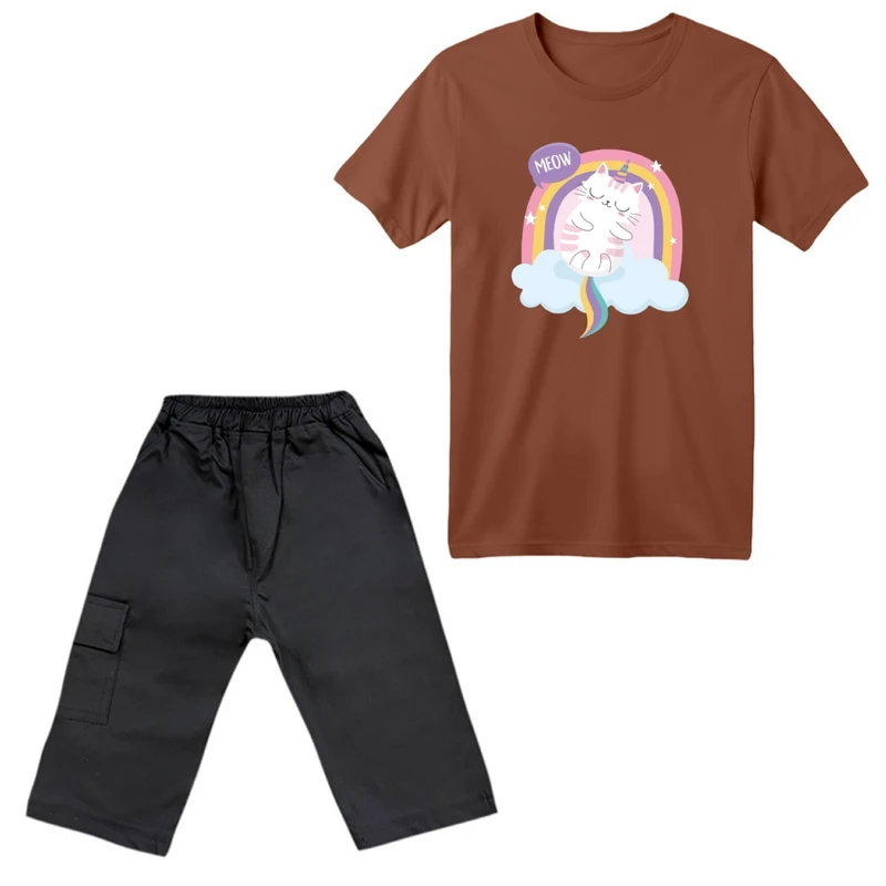 ست تی‌شرت آستین کوتاه و شلوارک دخترانه مدل گربه رنگین کمون رنگ دارچینی