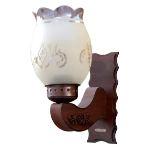 چراغ دیواری چوبین مدل M 10/1