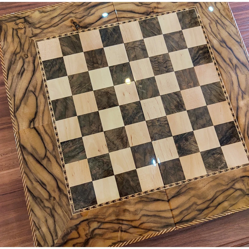 عکس شماره 3 : صفحه شطرنج معرق کاری مدل ترکیبی ریشه گردو و سنجد کد t4