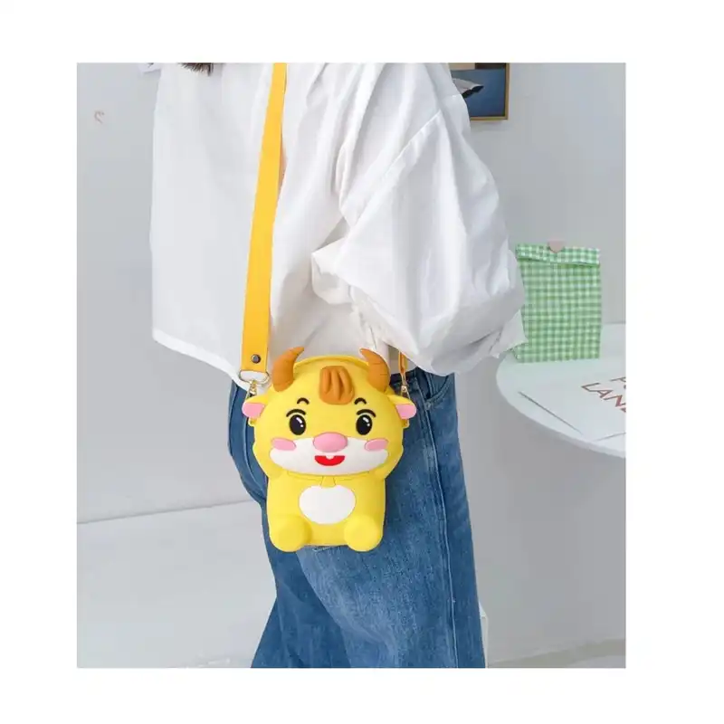 کیف رودوشی بچگانه مدل سیلیکونی Cow45