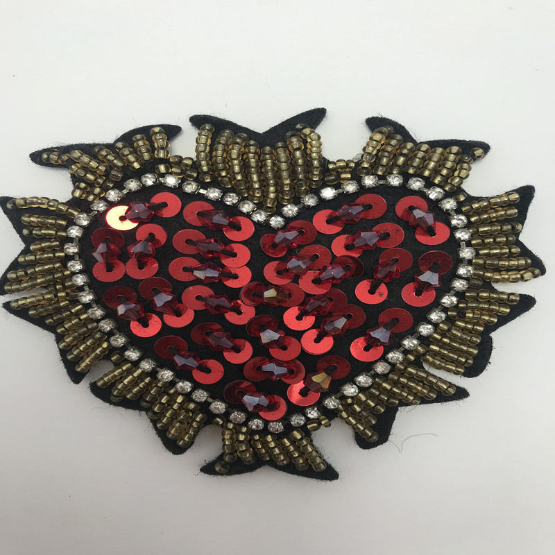 گل سینه دخترانه مدل قلبی کد s21 گل سینه دخترانه مدل قلبی کد s21