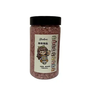 نمک حمام مدل توت فرنگی وزن ۶۵۰ گرم