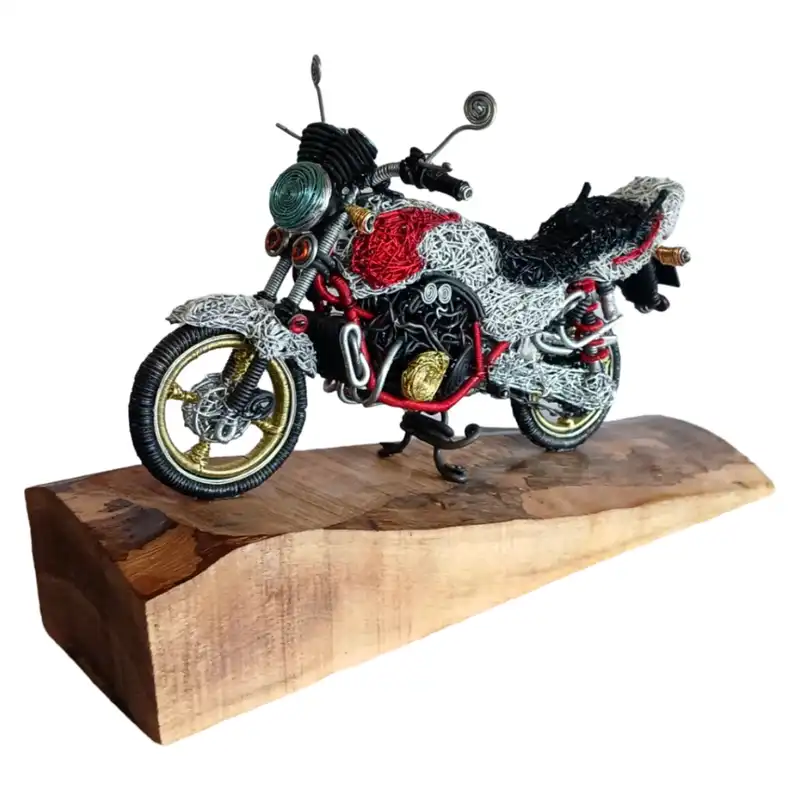 مجسمه سیمی مدل موتور cb 1300