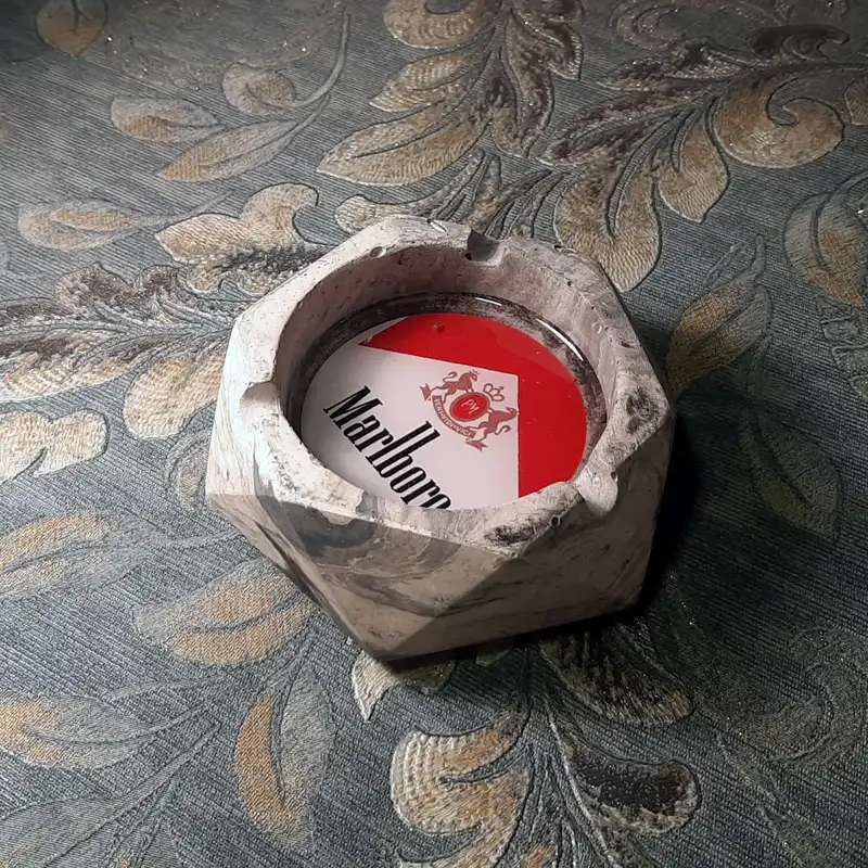 زیرسیگاری مدل اپوکسی طرح Marlboro