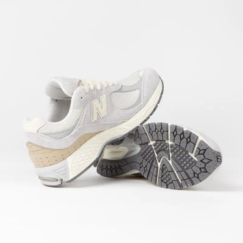 کفش پیاده روی مدل 2002 r