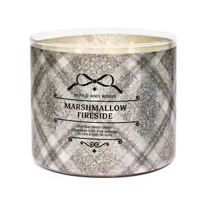 شمع لیوانی معطر بس اند بادی ورکز مدل سه فیتیله MArshmallow fireside با رایحه مارشمالو زمان سوخت 45 ساعت