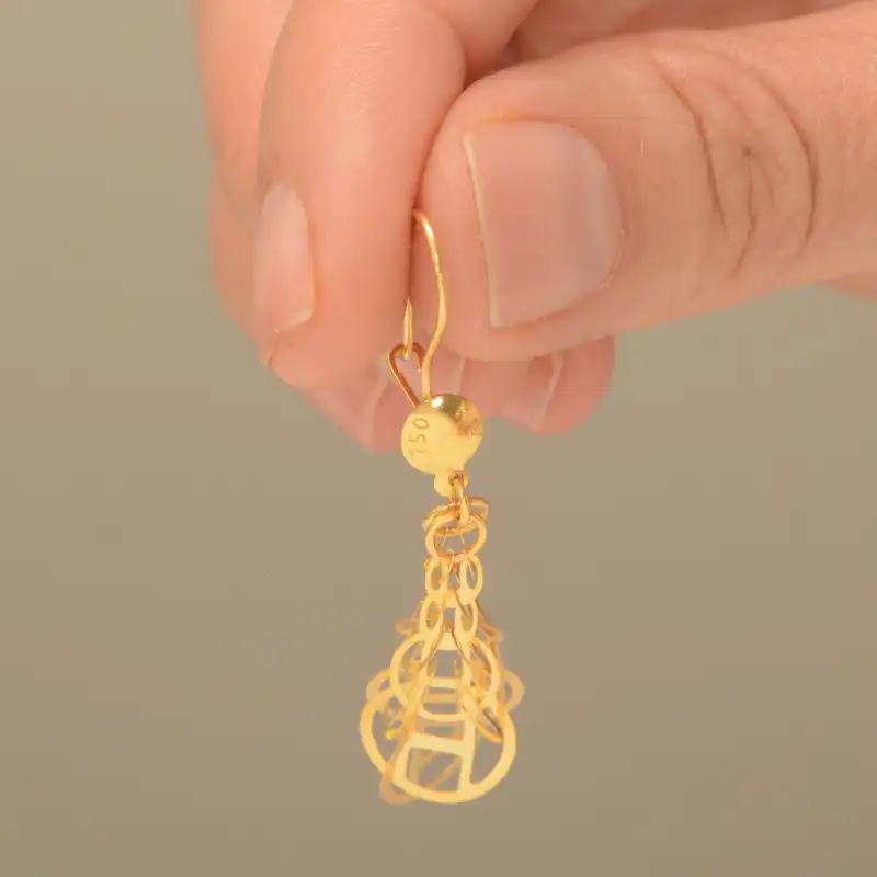 گوشواره طلا 18 عیار زنانه طلای مستجابی مدل لیزر کات کد 03