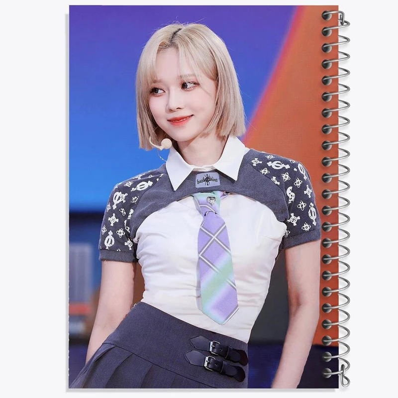 دفتر مشق 100 برگ خندالو طرح وینتر گروه آسپا Aespa کد 19733