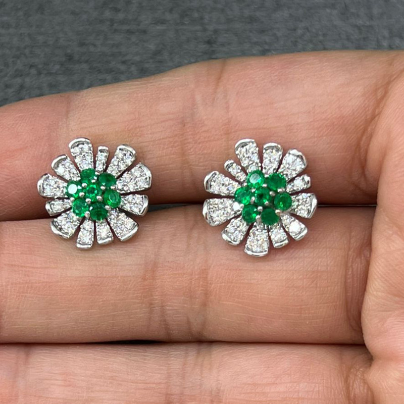 گوشواره طلا 18 عیار زنانه دوست خوب مدل Emerald dk513 گوشواره طلا 18 عیار زنانه دوست خوب مدل Emerald dk513