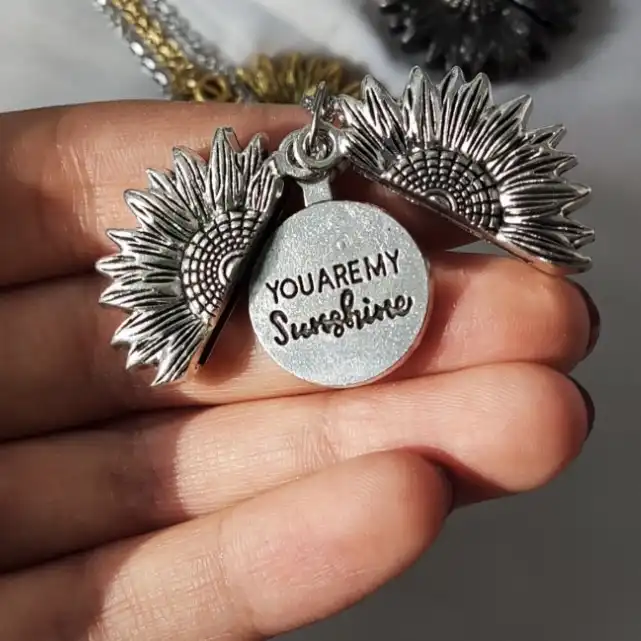 گردنبند زنانه مدل آفتاب گردان کد you are my sunshine
