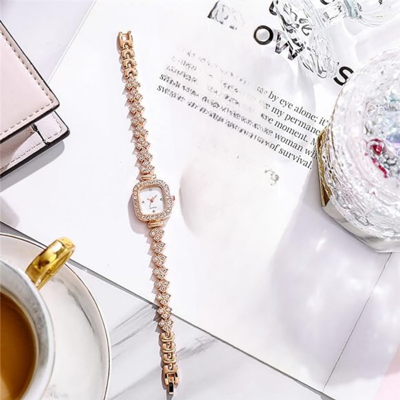 ساعت مچی عقربه ای زنانه مدل رویال نگین دار 3 ساعت مچی عقربه ای زنانه مدل رویال نگین دار 3