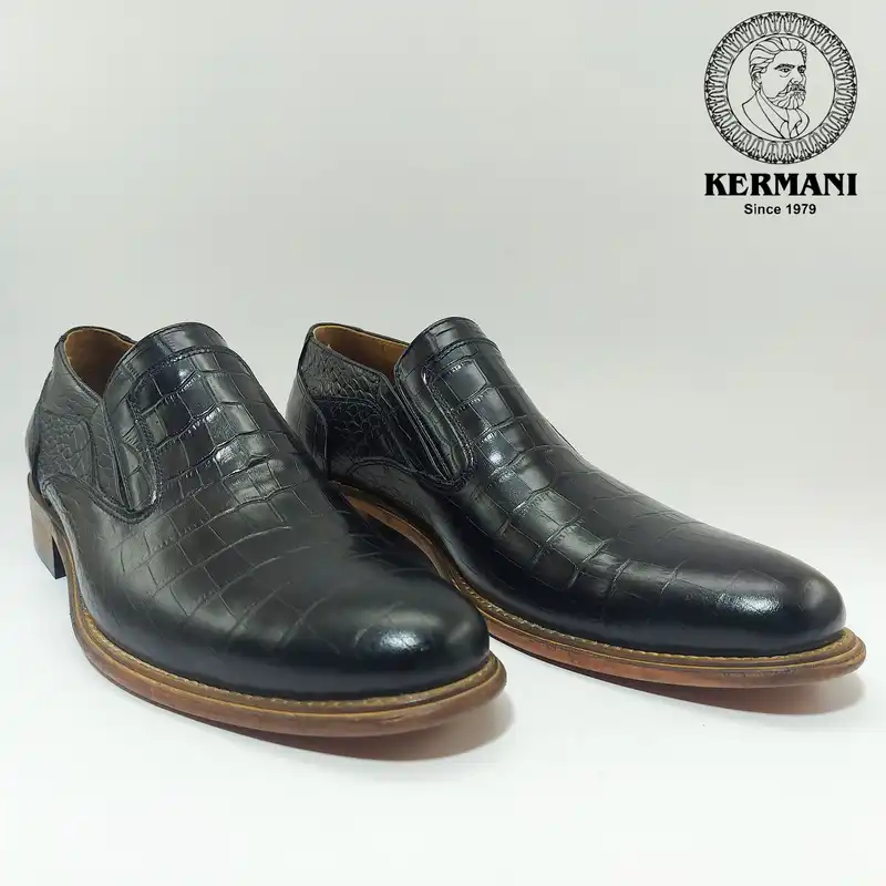 کفش مردانه کرمانی مدل تمام چرم طبیعی کروکو دستدوز کد 350 رنگ مشکی