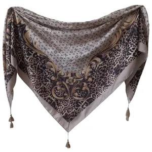 روسری زنانه لویی ویتون مدل منگوله دار