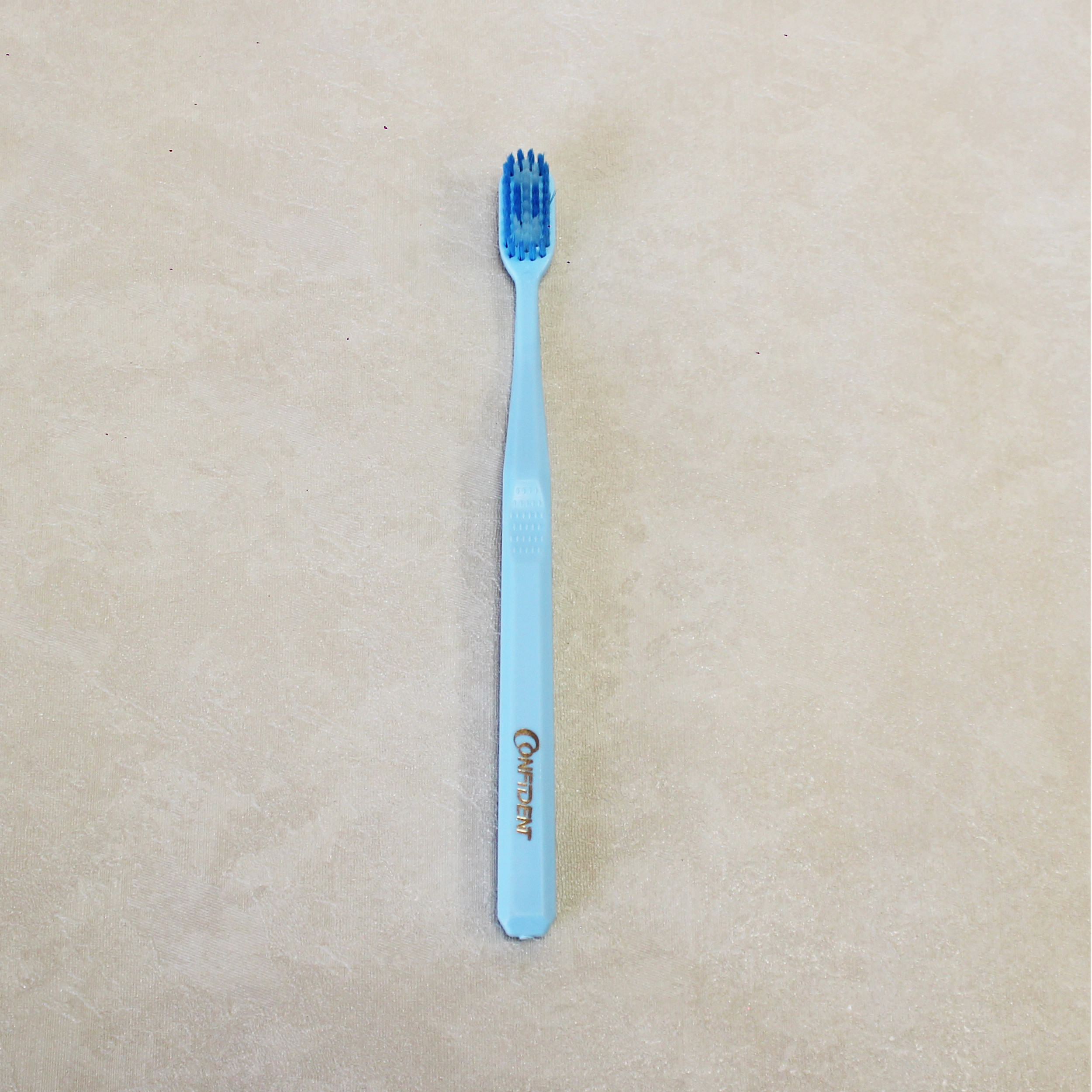 مسواک کانفیدنت مدل توربو ایزی وایت با برس نرم بسته 2 عددی