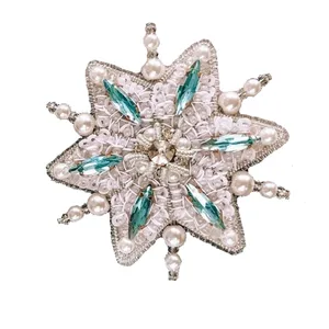 گل سینه زنانه مدل دونه برف