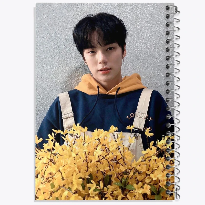 دفتر شطرنجی 50 برگ خندالو طرح مینهیوک گروه مانستا اکس MONSTA X کد 21167