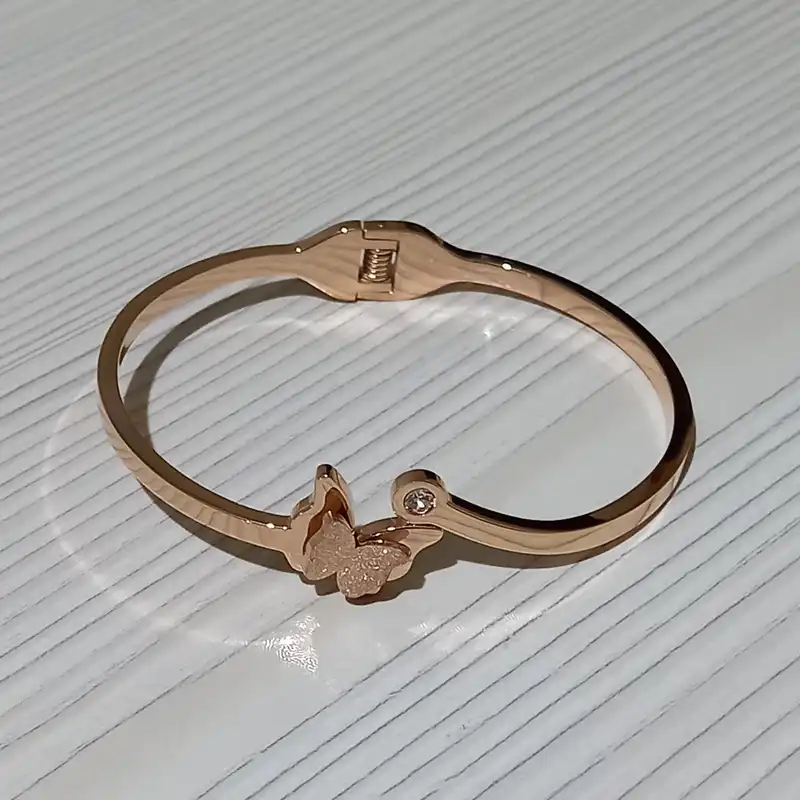 دستبند زنانه طرح پروانه مدل ST1200851