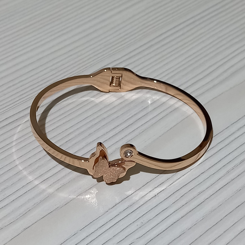 دستبند زنانه طرح پروانه مدل ST1200851