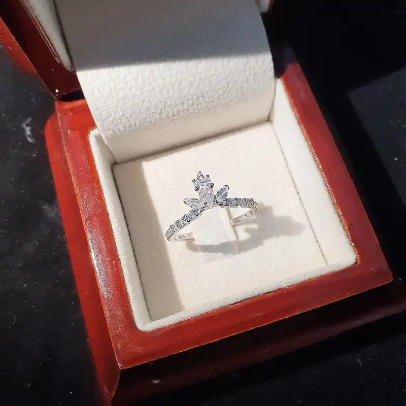 انگشتر نقره زنانه جی تی ای مدل تاج