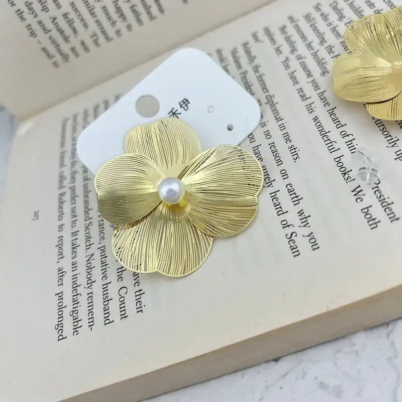 گوشواره زنانه مدل گل E5237