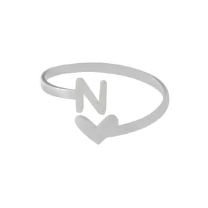 انگشتر نقره زنانه دلی جم طرح N کد D 523