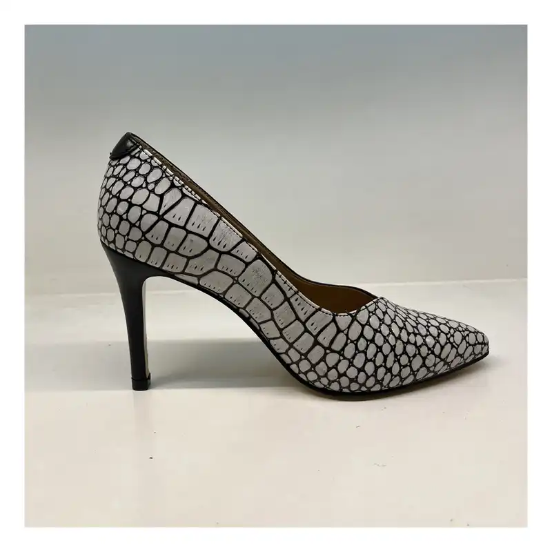 کفش زنانه سرزمین چرم کد 1689 رنگ مشکی