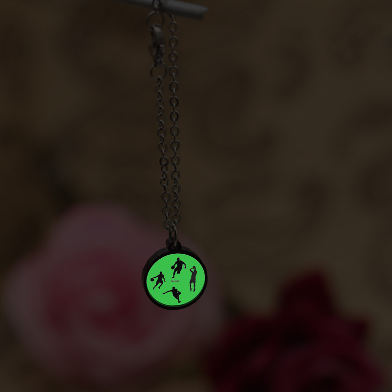 آویز ساعت زنانه ناکسیگو مدل شب تاب طرح بسکتبال کد AW7219