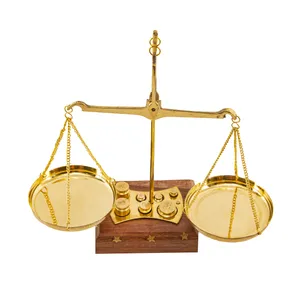 ترازو برنجی مدل 100گرمی پایه چندضلعی طرح آنتیک کد 7723