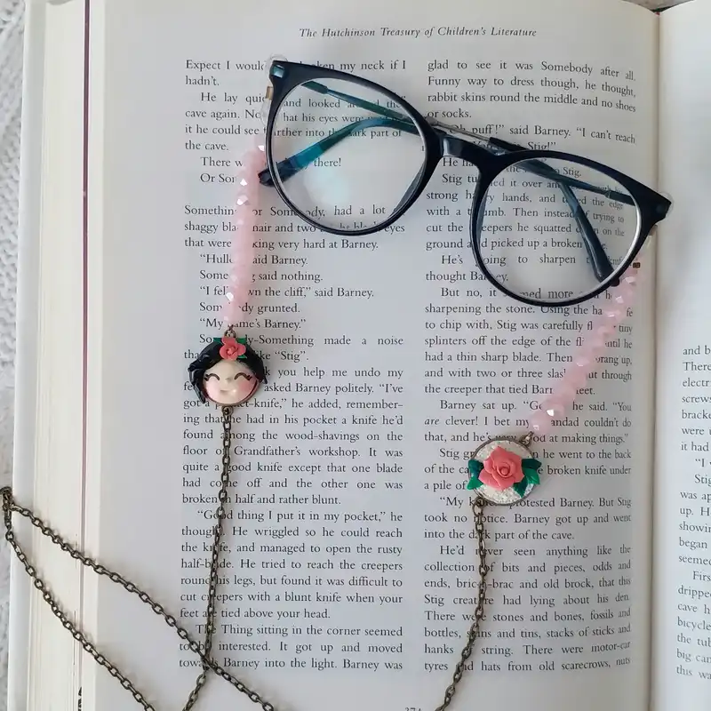 بند عینک مدل کریستال دختر گل فروش BE107