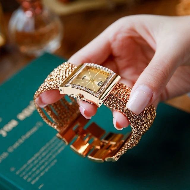 ساعت مچی عقربه ای زنانه مدل دستبندی پهن02