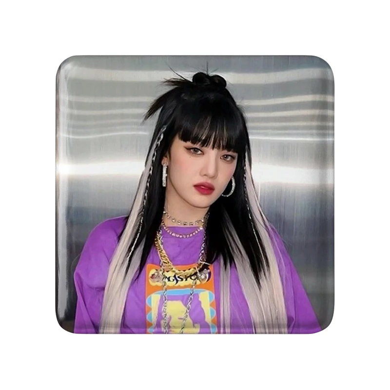 مگنت خندالو طرح مینی گروه جی آیدل GIdle  مدل مربعی کد 19530