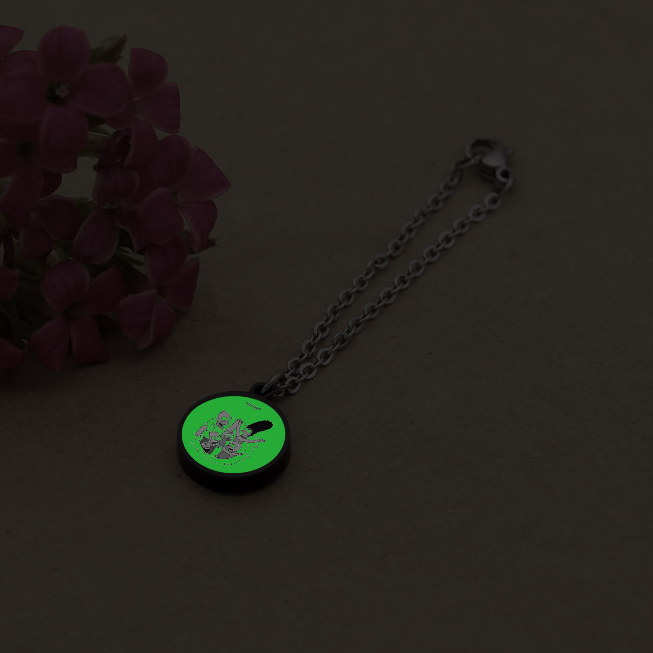 آویز ساعت زنانه ناکسیگو مدل شب تاب طرح سیمپسون ها کد AW8761